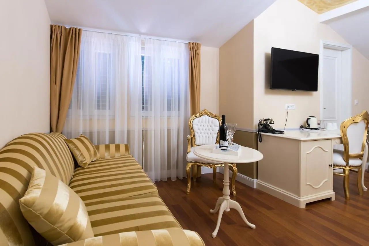 Central Square Heritage Hotel Split