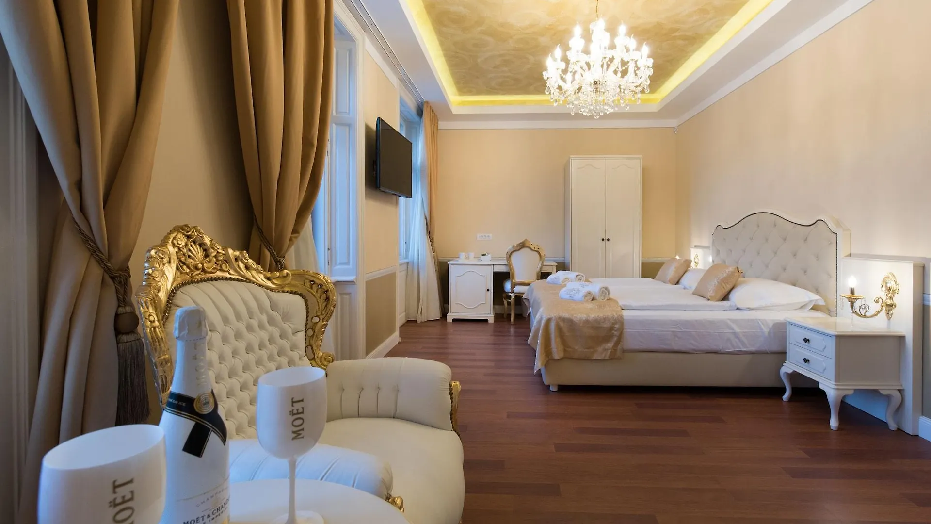 Central Square Heritage Hotel Split 4*,